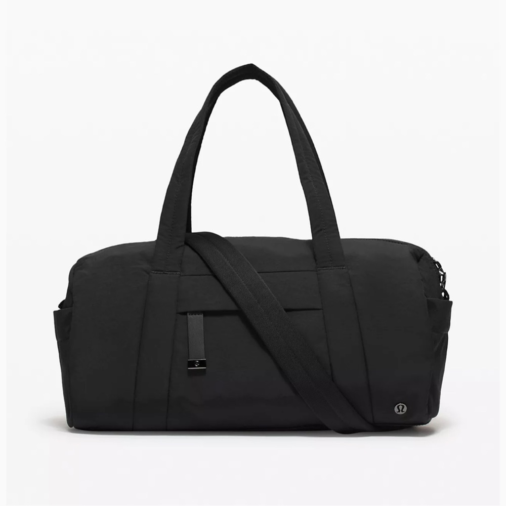 Lululemon On My Level Barrel Bag in Black 16L